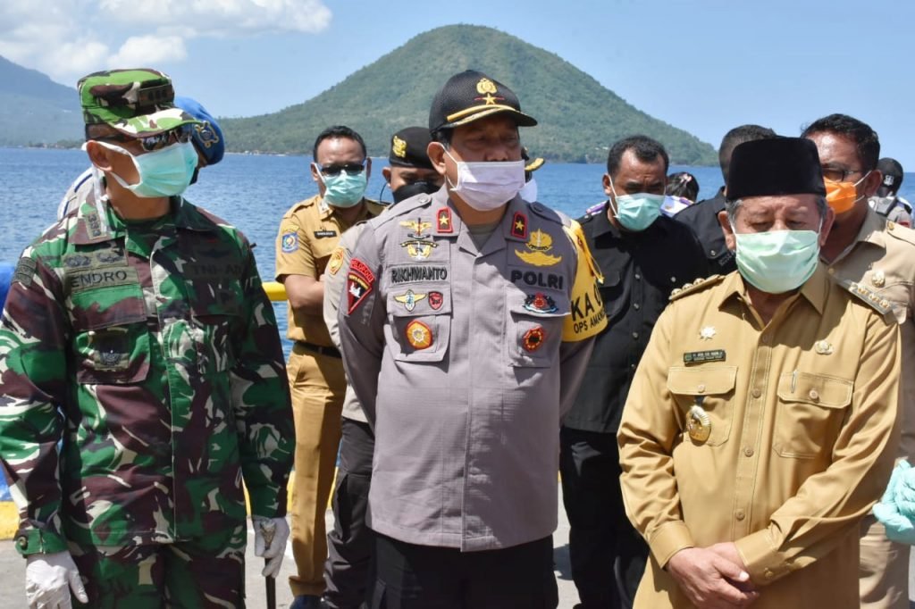 Danrem 152/Babullah Bersama Kapolda Dan Gubernur Malut, Pantau Transportasi Pelabuhan Dan Bandara