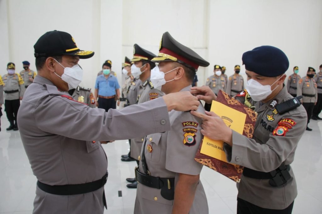Kapolda Malut Brigjen Pol. Drs Rikwanto, Pimpin Upacara Sertijan Kabid Propam Dan Kabid Tik Polda