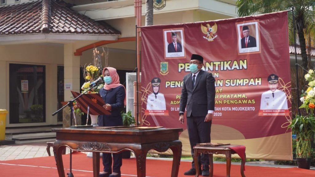 Ditengah Pandemik Covid-19 Ning Ita, Lantik 13 Pejabat Pemkot 