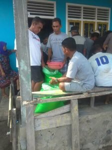 Kepala Desa Daori Bersama BPD Bagikan Sembako Di Tengah Pandemi Wabah Covid-19