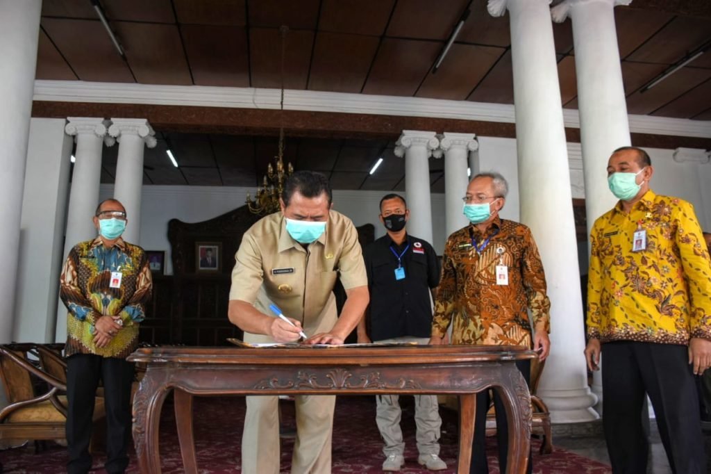 Pemkab Mojokerto Terima 15 Tandon Air dan Kebutuhan Sembako