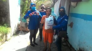 Di Tengah Wabah Virus Corona Partai Demokrat Kota Mojokerto Bagikan Paket Sembako