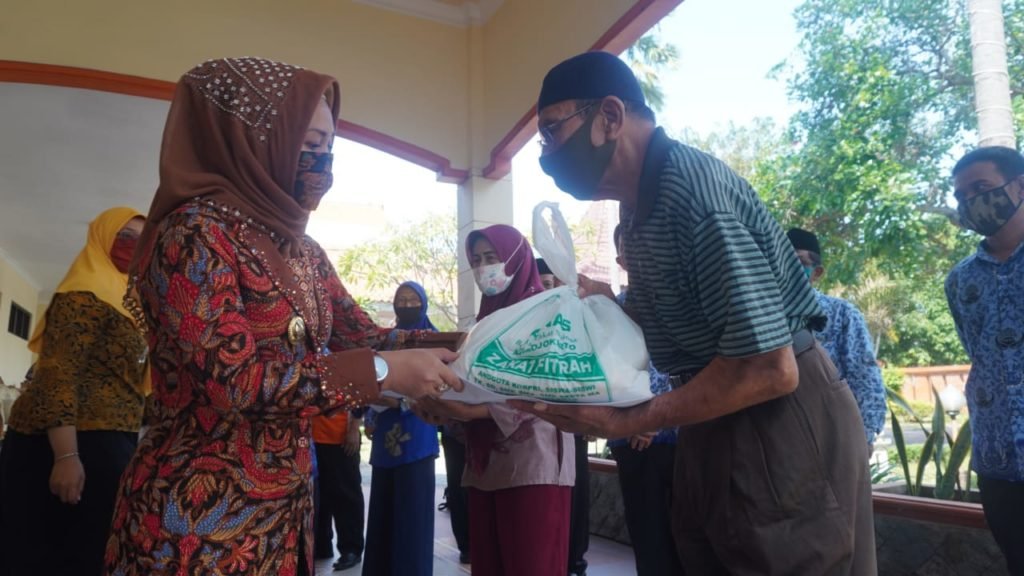 Pemkot Mojokerto Beri Zakat Fitrah dan Infaq Kepada 8.752 Orang