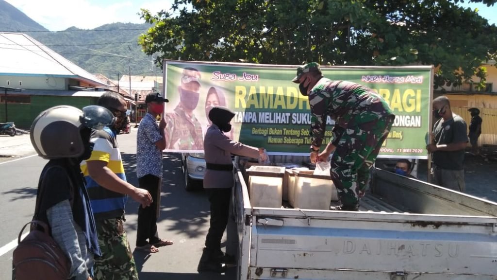 Korbankan Tabungan, Pasutri Abdi Negara Bagikan Ribuan Tahu Untuk Warga Terdampak Covid-19