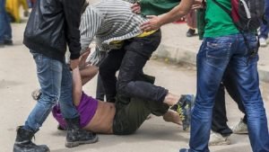 Warga Krembung Hajar Tiga Jambret, Satu Jambret Tewas