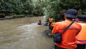 Ditinggal Ibu Ngerumpi ke Tetangga, Balita Tewas Hanyut di Sungai