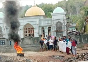 Di Duga Penggelapan Dana Desa Dan BLT, Kades Tawa Di Demo Pemuda Pelajar Dan Mahasiswa