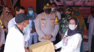 Tekan Angka Kenaikan Pasien Terkonfirmasi Positif Covid Walikota Mojokerto Berikan Ramuan Herbal Probiotik Pada Warga