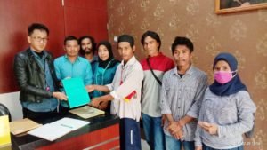 Diduga Dana Desa Bermasalah, Masyarakat Laporkan Kades Tawa Bahtiar Ke Kejari Halsel