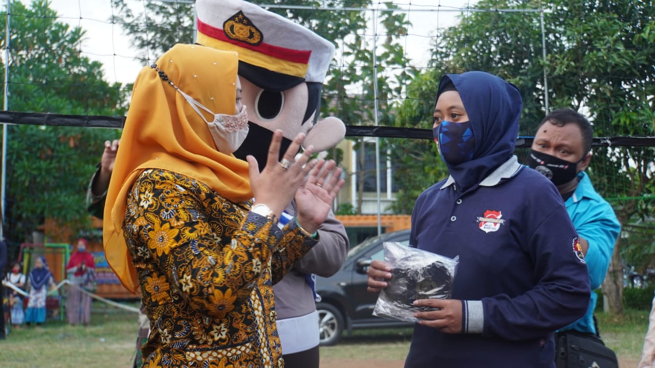 Dukung Gerakan Jatim Bermasker, Ning Ita Siapkan Puluhan Ribu Masker