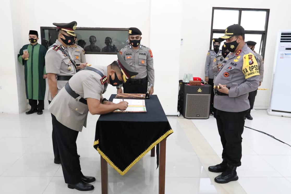 Kapolda Malut Pimpin Upacara Serah Terima 3 Jabatan Kapolres