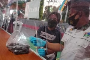 Selundupkan Ribuan Pil koplo Dengan Buah Salak , Emak Emak Diamankan