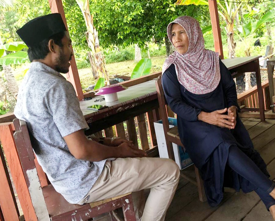 Lurah Tarau Di Nilai Merangkap Jabatan, Memindahkan Salah Seorang Guru