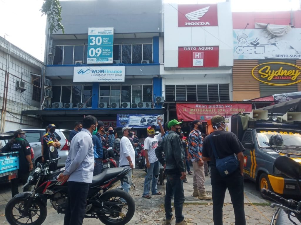 live, Wom Finance Didemo Karyawanya