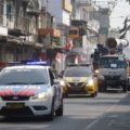 Pakai Mobil Gunner, Ning Ita Semprot Disinfektan di Kota Mojokerto