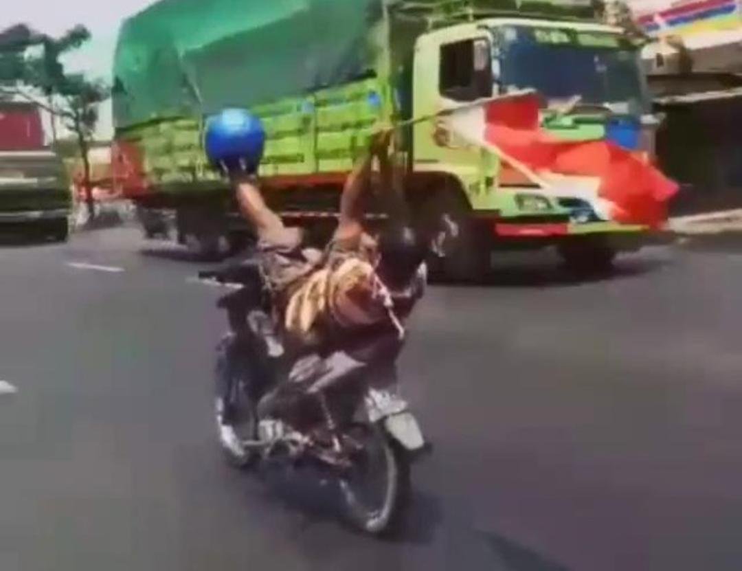 Viral, Atraksi Setir Motor Pake Satu Kaki di Jalan Raya, Pelaku Terancam Ditindak