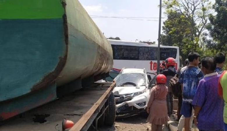 Honda BRV Alami Kecelakaan Karambol di Malang, Pengemudi Tewas Di Tempat.