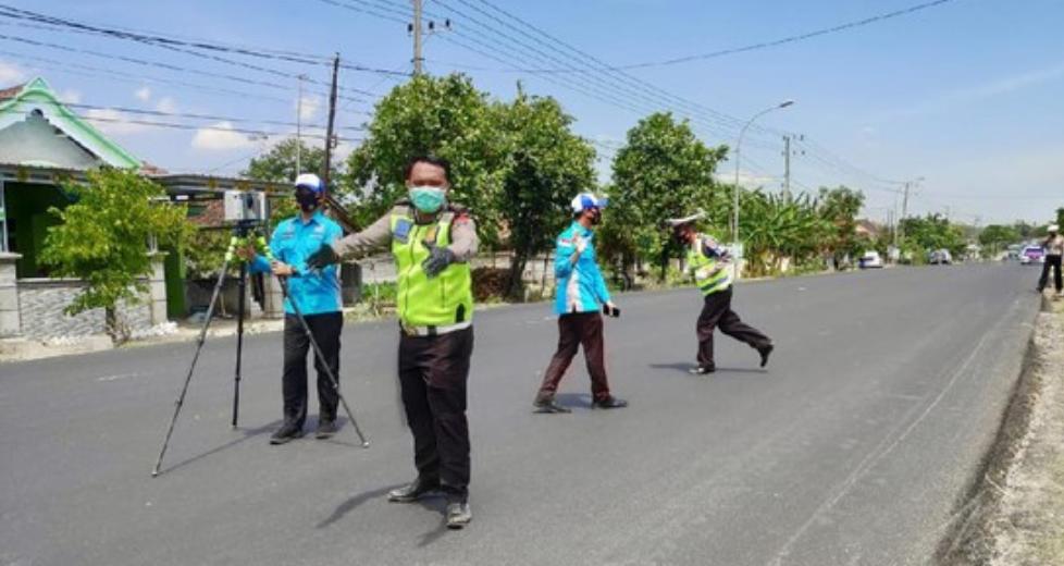 Ditlantas Polda Jatim Olah TKP Kecelakaan Maut di Tuban