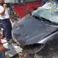 Daihatsu Xenia Jadi Korban Perlintasan Kereta Api Tanpa Palang Pintu di Malang
