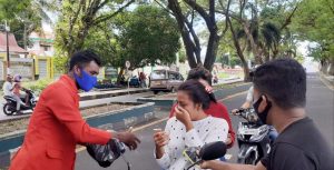 Patuhi Protokol Kesehatan, DPC-GMNI Kota Ternate, Kembali Bagi-Bagi Masker Kepada Pengguna Jalan