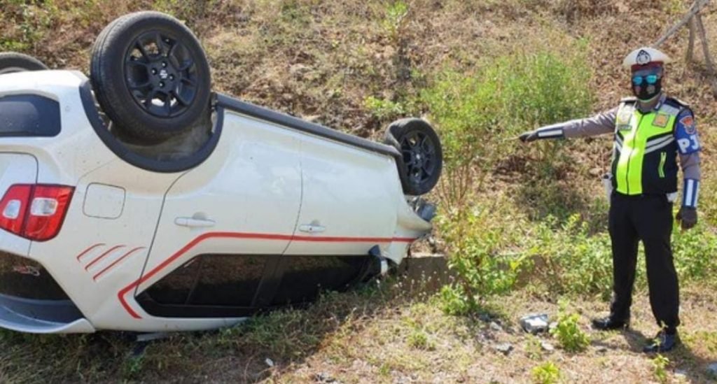 Suzuki Ignis Terbalik di Jalan Tol Surabaya-Malang, Ini Sebabnya 