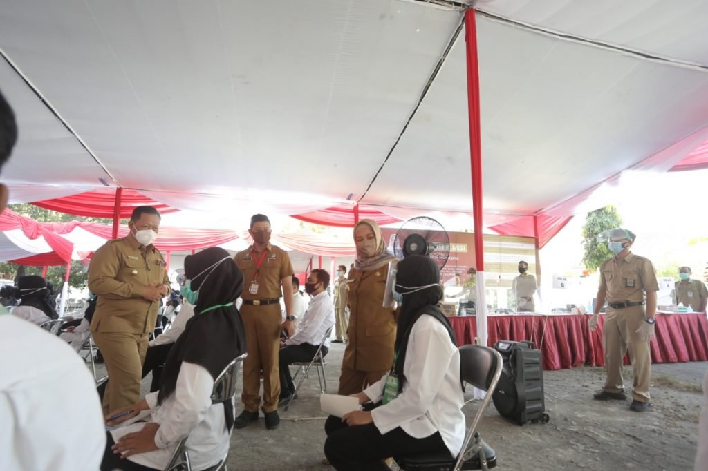 Tinjau Pelaksanaan SKB CPNS, Ning Ita Pimpin Doa dan Kobarkan Semangat Peserta dengan Icebreaking