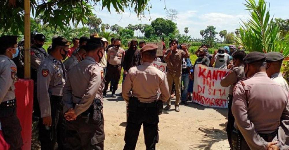 Warga Tonasa Geram Lihat Foto Plt Kades Pesta Miras