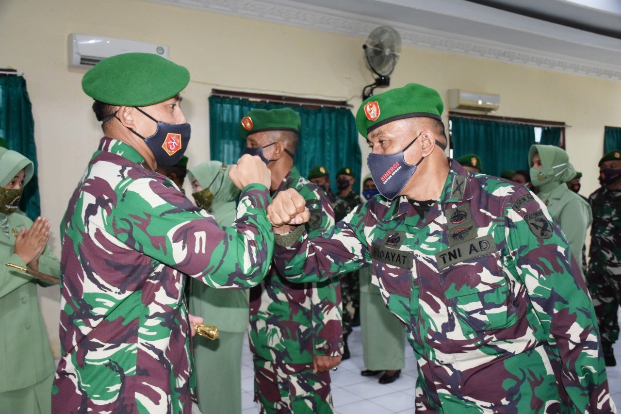 Danrem 152/Babullah Pimpin Upacara Kenaikan Pangkat Di Jajaran Korem 152/Babullah