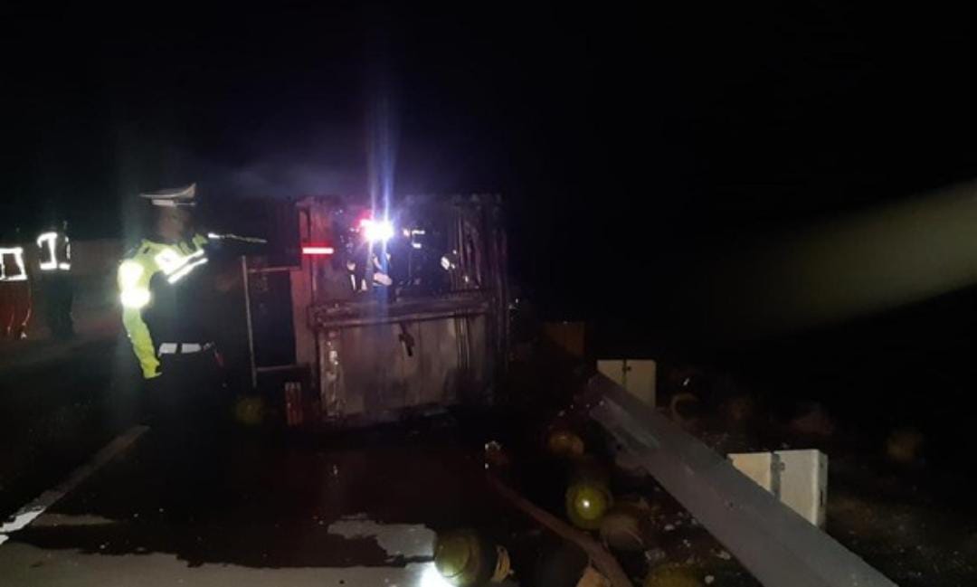 Truk Terbakar Di Tol Ngawi - Kertosono, Ini Sebabnya