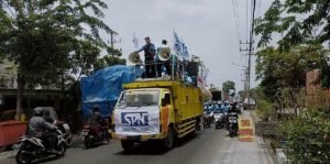 Lalu Lintas Jalan Mastrip Tersendat Konvoi Masa buruh Di Surabaya