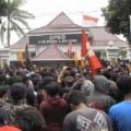 Demo Tolak Omnibus Law Di Lumajang Bentrok