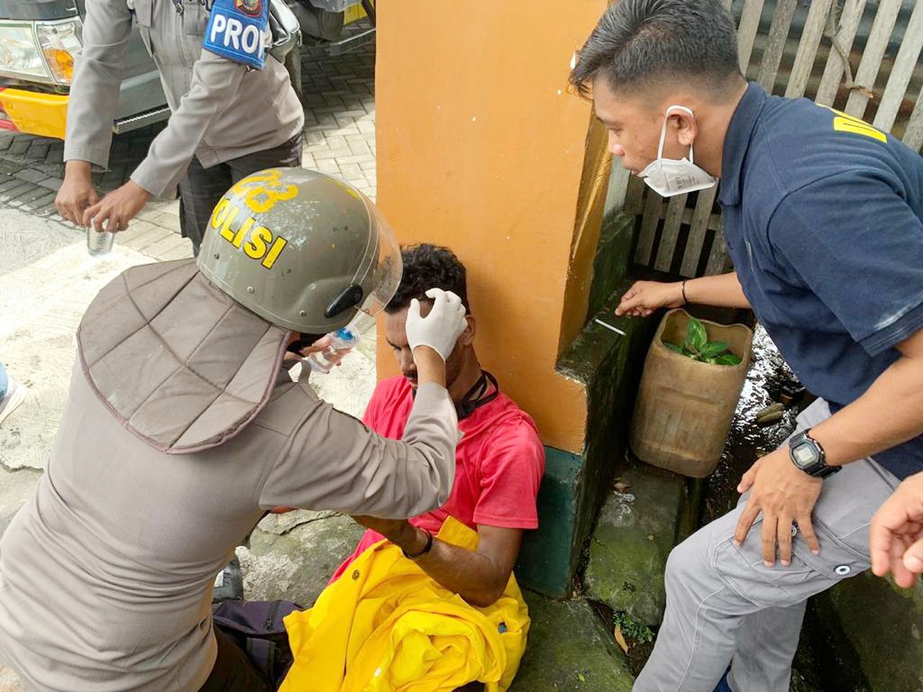 Tim Biddokes Polda Malut Beri Pertolongan Korban Unjuk Rasa Kota Ternate