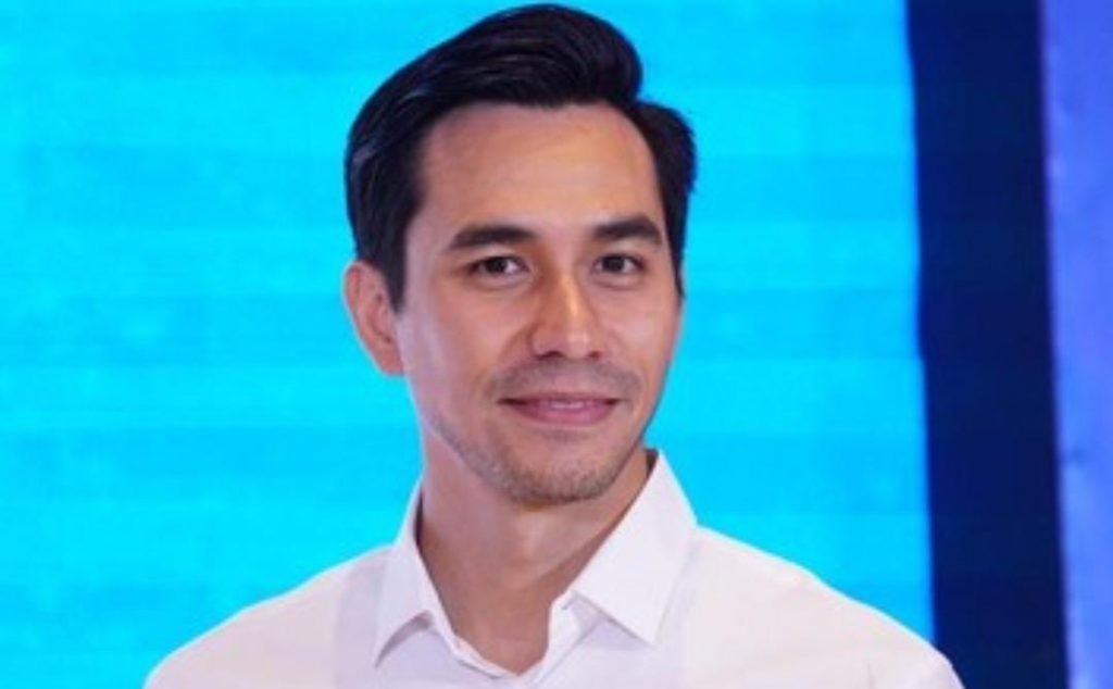 Cuitan Artis Darius Sinathrya Soal Demo Menolak UU Omnibus Law Cipta Kerja