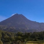 Gunung Merapi Keluarkan Guguran Material  Terpantau Jarak Luncur 3 km