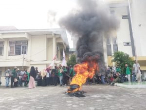 Mahasiswa IAIN Ternate Lakukan Unjuk Rasa Desak Status Akreditasi