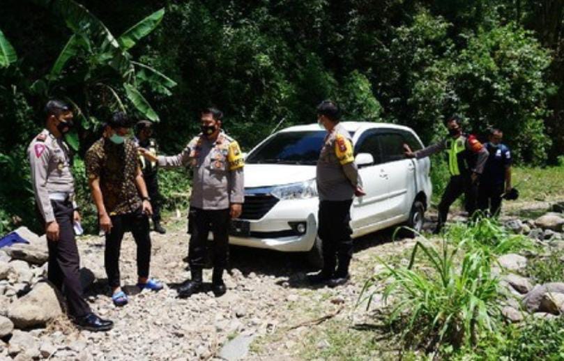 Alami Pristiwa Mistis, Mobil Pria Asal Surabaya Tiba Tiba Di Tengah Sawah, Berikut Ceritanya