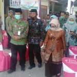 Bupati Jombang Hj. Mundjidah Wahab Serahkan Sertifikat Program PTSL