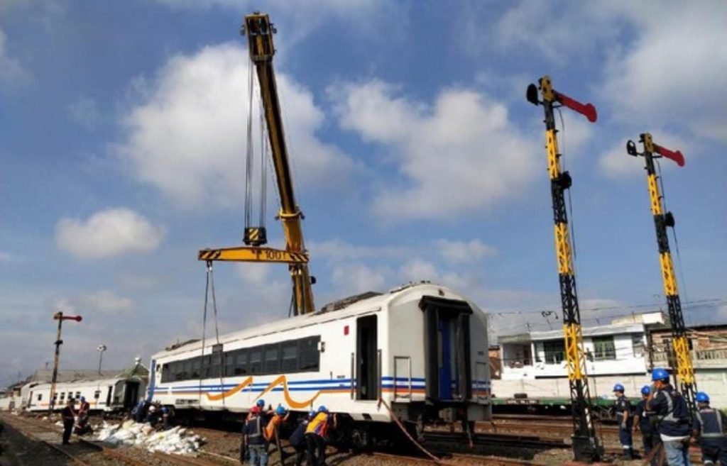 Evakuasi Gerbong Kereta Api, Daop 8 Surabaya Datangkan Crane dari Solo