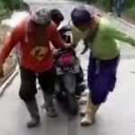 Nekat Trobos Jalan Cor Basah, Pemuda Ini Mendadak Viral 