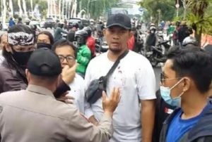 Aksi Damai Arek Suroboyo Tolak FPI Berujung Adu Jotos