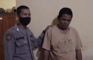 Samarinda - Terlilit hutang, seorang pemuda asal Kelurahan Loa Tebu, Kecamatan Tenggarong, Kutai Kartanegara berinisial WN (34) nekat merampok perhiasan milik teman kencannya, korban yakni SI, ia merupakan wanita penghibur di sebuah warung kopi. Bagaikan jatuh tertimpa tangga, ternyata perhiasan yang WN curi merupakan perhiasan imitasi.