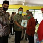 Wakil Bupati Jombang Serahkan Sertifikat Tanah Dalam Program PTSL