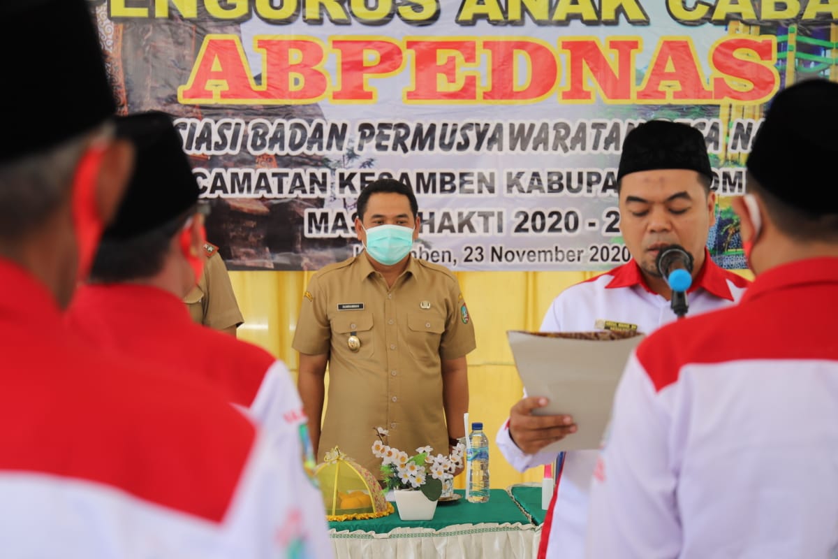 lenterainspiratif.com | Jombang terkini - Wakil Bupati Jombang, Sumrambah, bersama dengan Forkopimcam menghadiri pengesahan dan pelantikan Pengurus Anak Cabang – Asosiasi Badan Permusyawaratan Desa Nasional (PAC – ABPEDNAS) Kecamatan Kesamben, Kabupaten Jombang pada Senin (23/11) di Pendopo Kecamatan Kesamben.