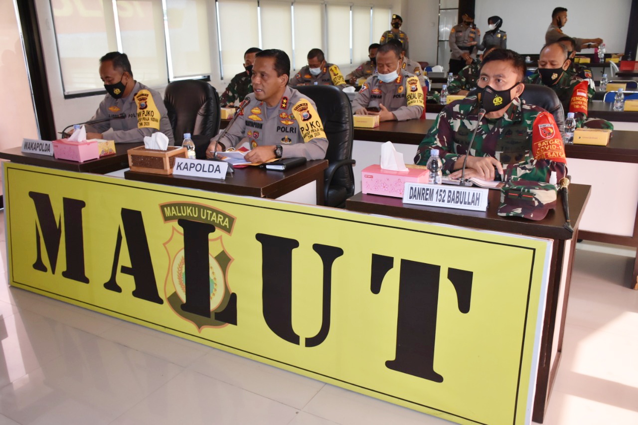 Dan Tahun Baru Danrem 152/Babullah Bersama Kapolda Malut Lakukan Rapat Vicon