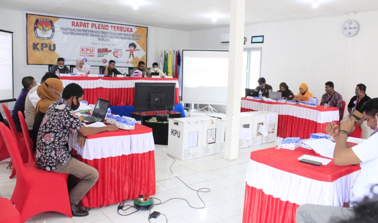 Panwascam Obi Barat Sukses Laksanakan Pungut Hitung Suara Pilkada Serentak Tahun 2020