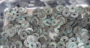 Tanam Cabai Warga Bondowoso Malah Temukan Koin Kuno 