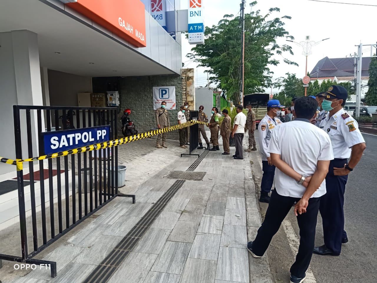 Bank BNI Syariah Tak Gubris Peringatan Akhirnya Disegel Oleh Satpol PP Kota Mojokerto