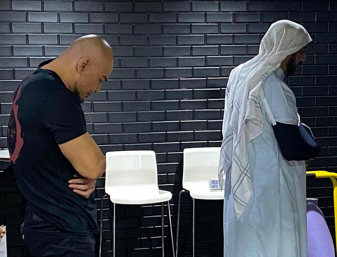 Kenangan Deddy Corbuzier solat berjamaah dengan syekh Ali Jaber