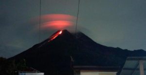Gunung Merapi Terpantau Muntahkan Belasan kali Lava Pijar