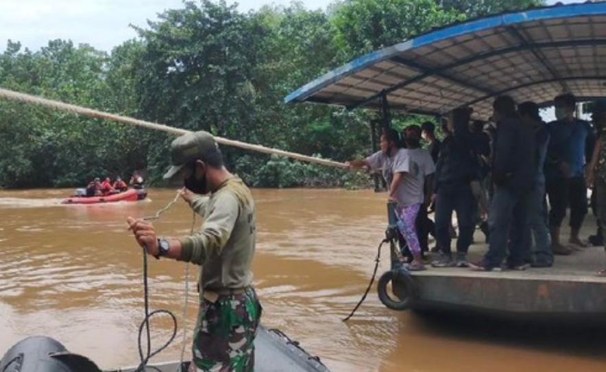 Hendak Sebrangi Sungai Warga Gresik Tercebur Kini Dalam Pencarian